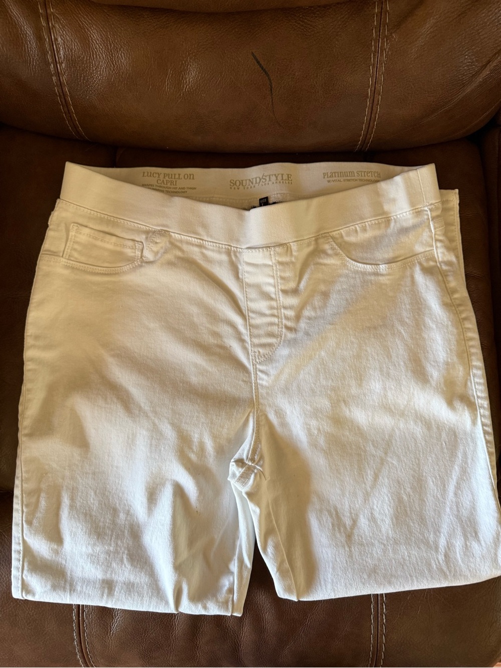 Soundstyle Women’s High-Waist White Pull-On Shorts